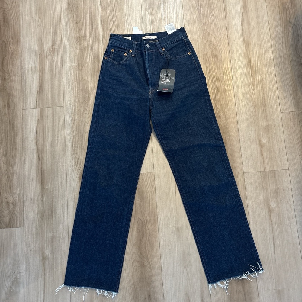 Levis premium Blue Jeans - Picture 5 of 5